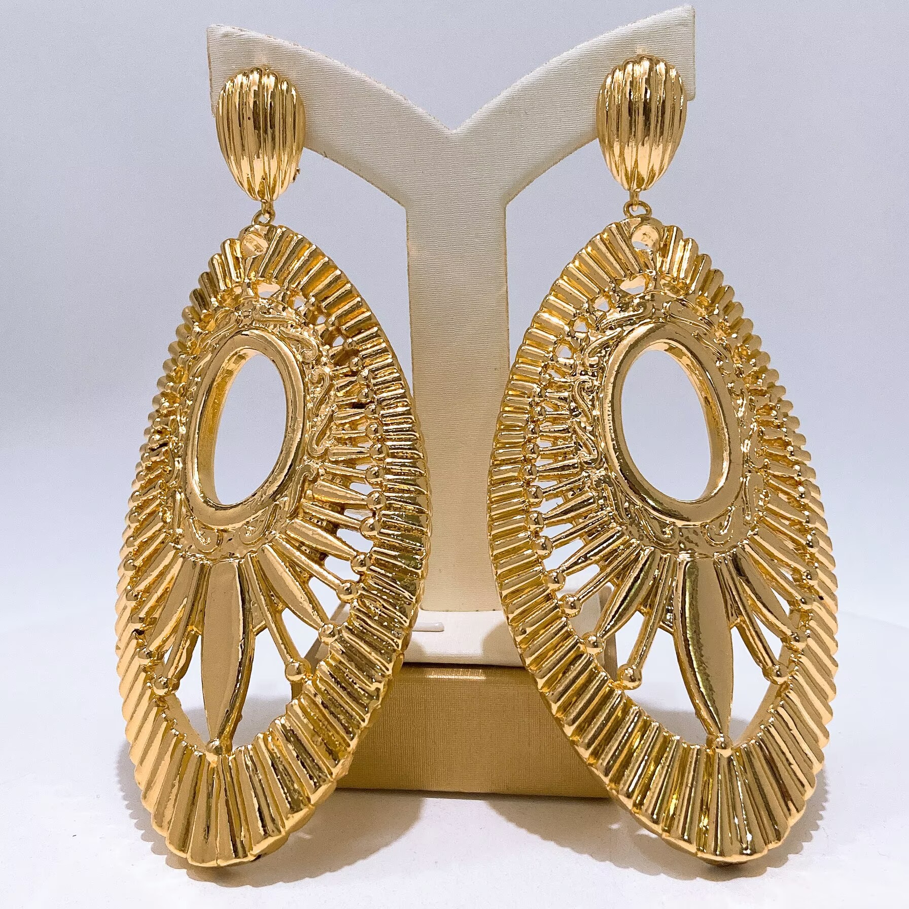 Vintage Gold Hollow Oval Sunbu - Vintage Fashion Looks 评论和价格