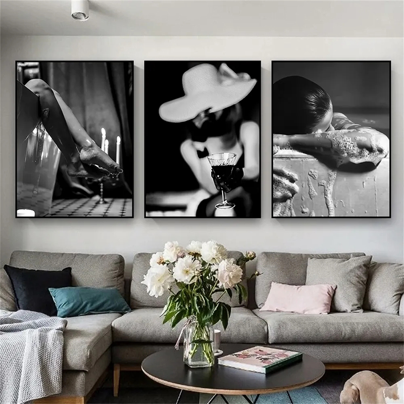 Black and White Woman Bathroom - Vintage Vogue Fashion Poster 评论和价格