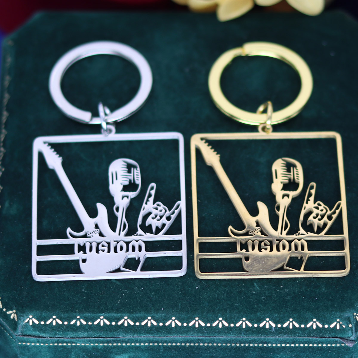 Custom Name Guitar Keychain Pe - Vintage Fashion Names 评论和价格