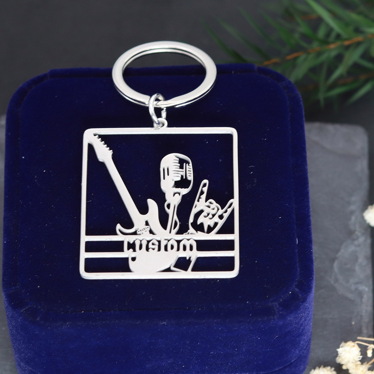 Custom Name Guitar Keychain Pe - Vintage Fashion Names 评论和价格