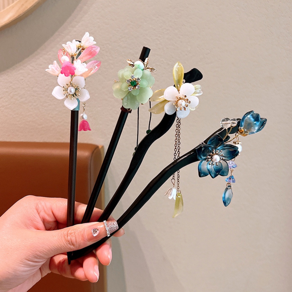 Exquisite Flower Tassel Wooden - Vintage Fashion Accessories 评论和价格